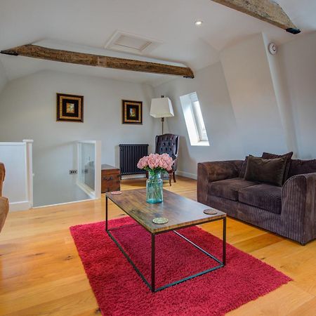 Stylish Townhouse, Work Desk, Fast Wi-Fi, Sleeps 6 Stamford Ngoại thất bức ảnh