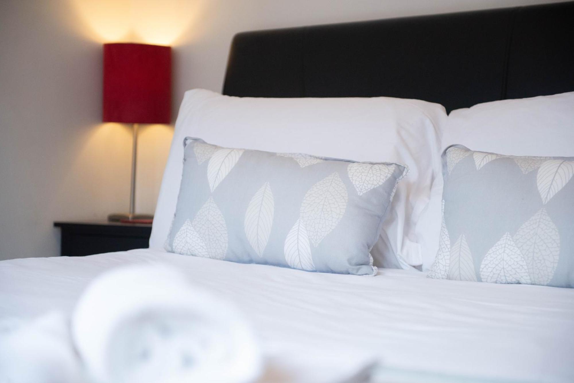 Stylish Townhouse, Work Desk, Fast Wi-Fi, Sleeps 6 Stamford Ngoại thất bức ảnh