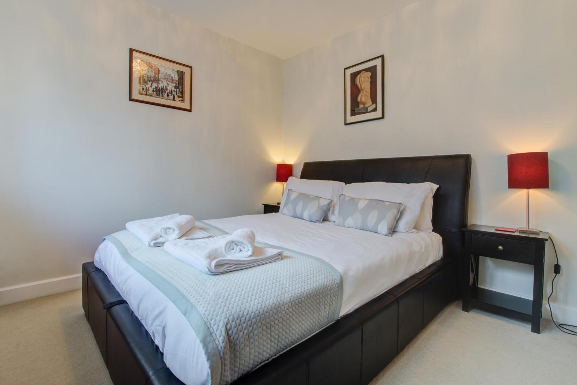 Stylish Townhouse, Work Desk, Fast Wi-Fi, Sleeps 6 Stamford Ngoại thất bức ảnh