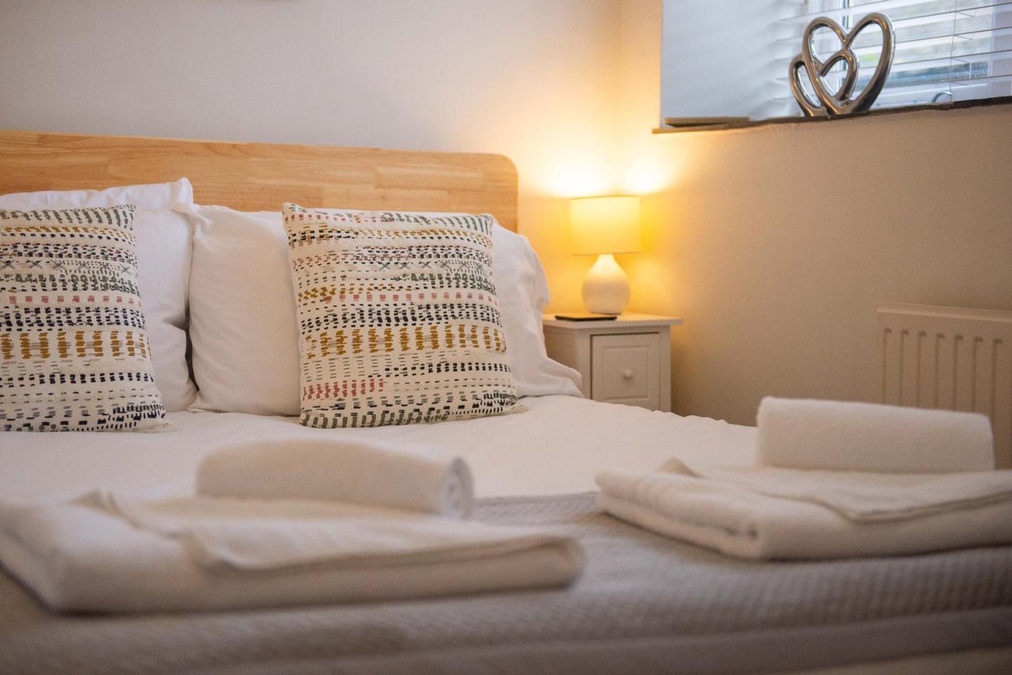 Stylish Townhouse, Work Desk, Fast Wi-Fi, Sleeps 6 Stamford Ngoại thất bức ảnh